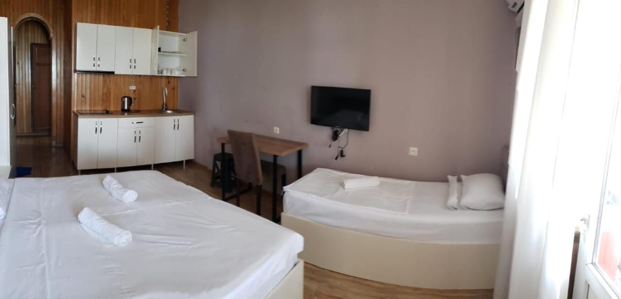 Midia Guest House 코불레티 외부 사진